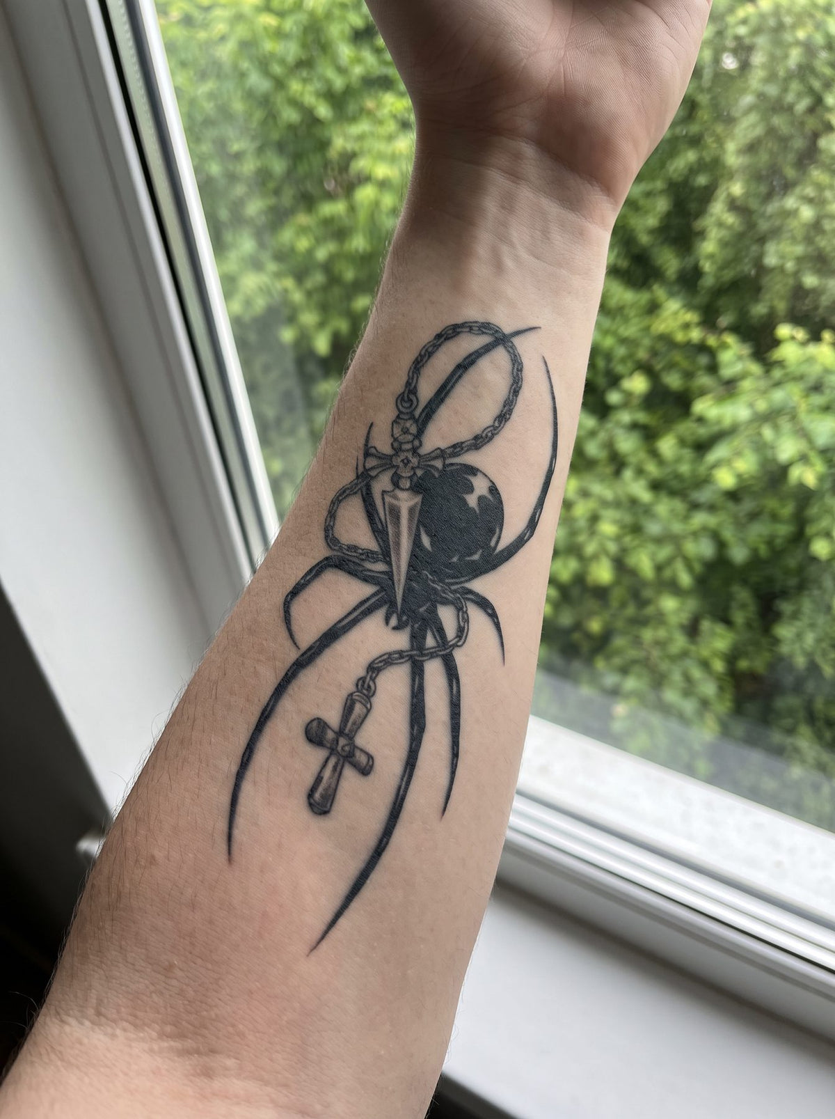 Spider Chain semi-permanent temporary tattoo